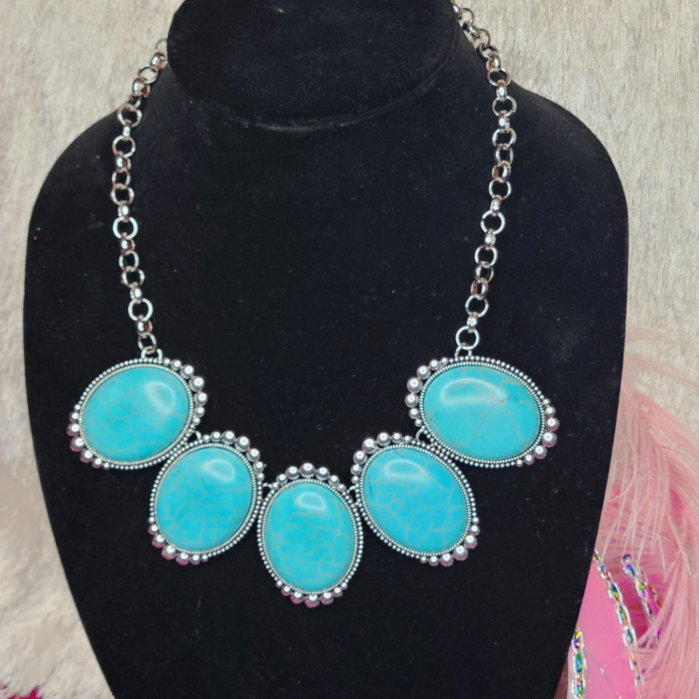 Oval turquoise necklace